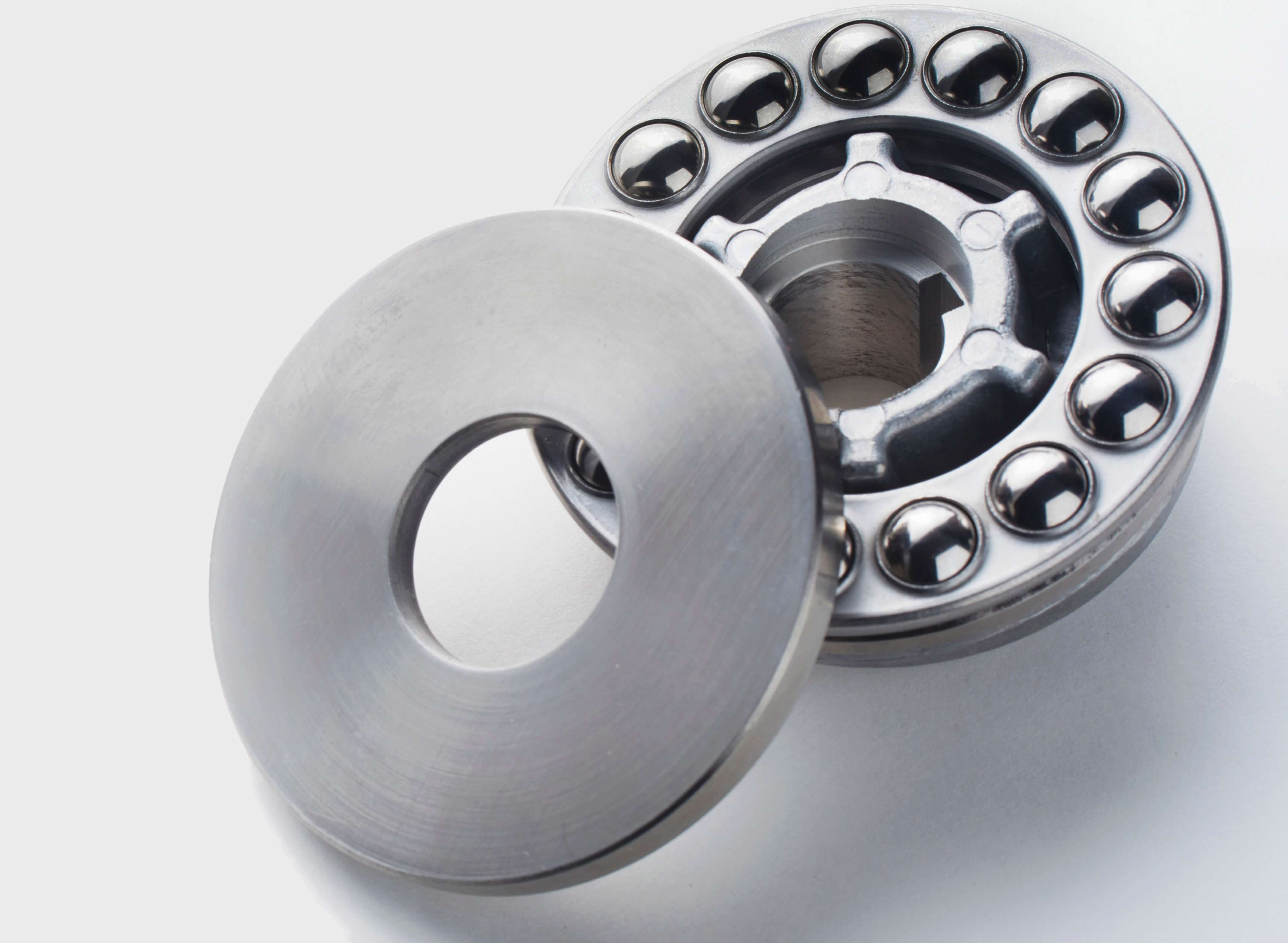 Axiális golyós és görgőscsapágyak